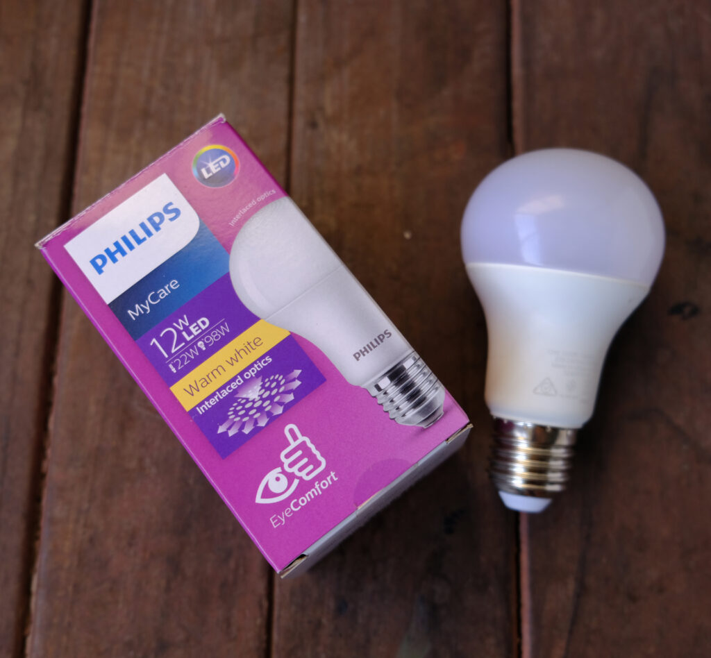 Philips 12B LED light bulb